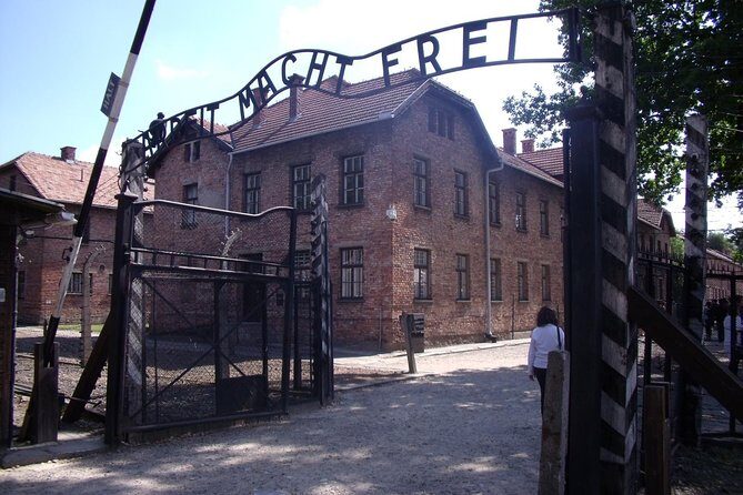 1 Day Trip Auschwitz-Birkenau Memorial and Museum Guided Tour from Krakow - The English guide tour at the Panstwowe Muzeum Auschwitz-Birkenau