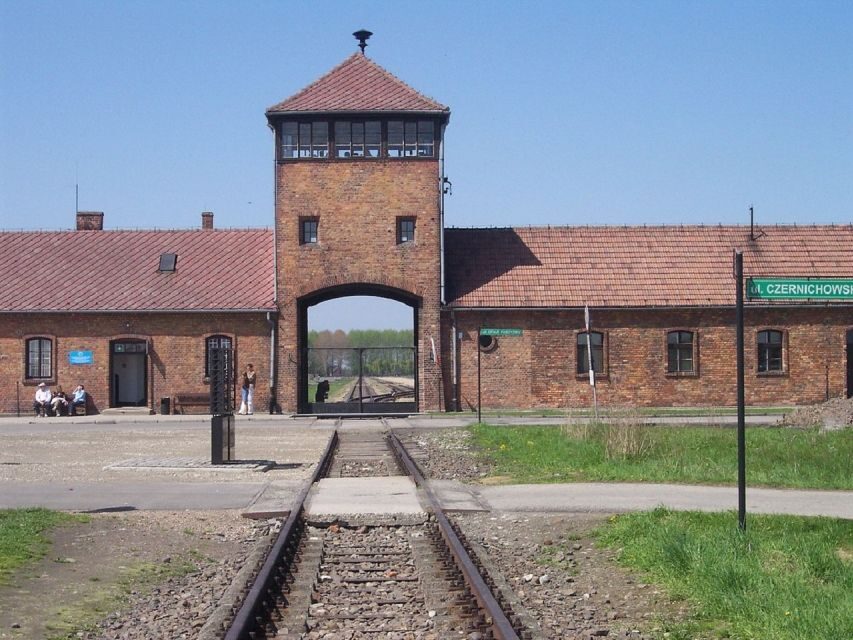 Auschwitz-Birkenau and Krakow Private Car Trip from Katowice - Should You Book This Auschwitz and Krakow Car Trip?