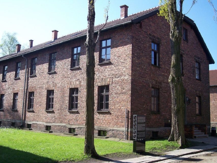 Auschwitz-Birkenau and Krakow Private Car Trip from Katowice - Krakow Old Town on the Royal Route (12-Hour Option Only)