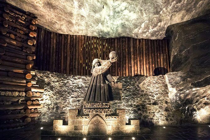 Auschwitz-Birkenau and Salt Mine Full day tour - Auschwitz-Birkenau: what you’ll see and how the guide helps you follow it