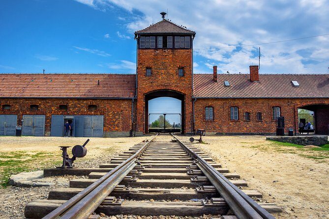 Auschwitz-Birkenau Camp Full-Day Guided Tour from Krakow - The Guide and Language: The Difference Between Meaningful and Rushed