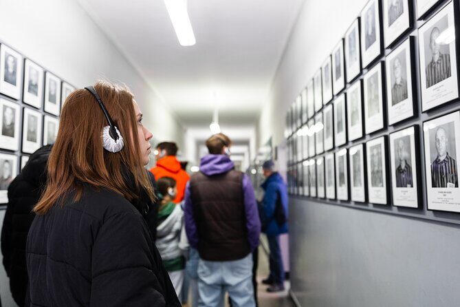 Auschwitz-Birkenau: Day Trip & Transfer from Kraków - Auschwitz I Museum Visit: Where the Official Guided Time Adds Real Value