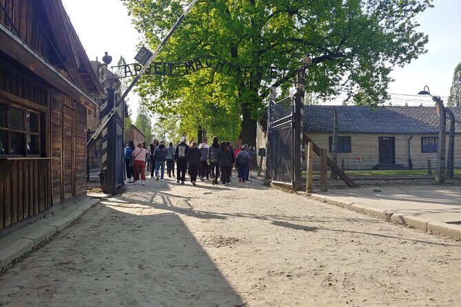 Auschwitz Birkenau Guided Tour with Hotel Pickup from Cracow - Guide and Driver Quality: The Difference Between a Trip and a Meaningful Visit