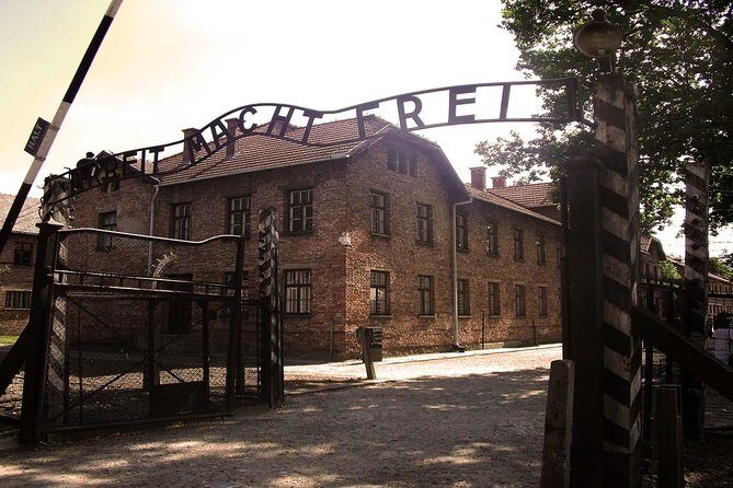 Auschwitz-Birkenau Memorial and Museum Guided Tour - Private Transport - Food breaks: what’s missing and how to handle it