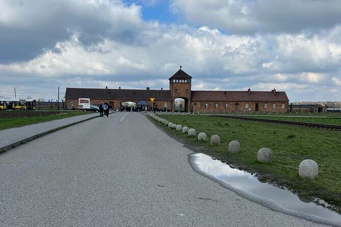 Auschwitz Birkenau Tour from Krakow with guidebook Self-Guided - Auschwitz Historical Museum: planning your route without getting stuck