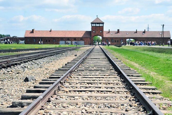 Auschwitz-Birkenau Tour Guide and Jewish museum and synagogue - Krakow to Oświęcim by air-conditioned car: fewer headaches, better timing
