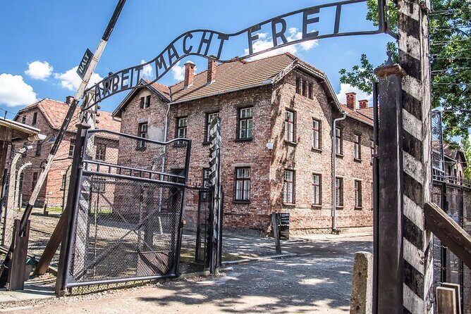 Auschwitz-Birkenau Tour Guide and Jewish museum and synagogue - English guidance and ticket handling: not knowing the ropes is the enemy