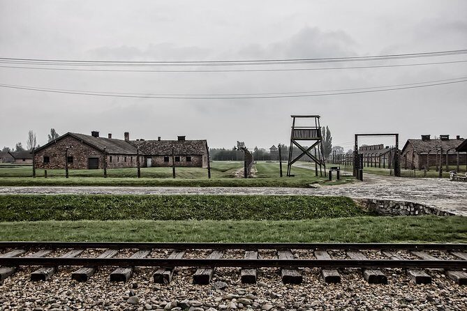 Auschwitz Private Tour - Krakow pickup and the ride to Auschwitz