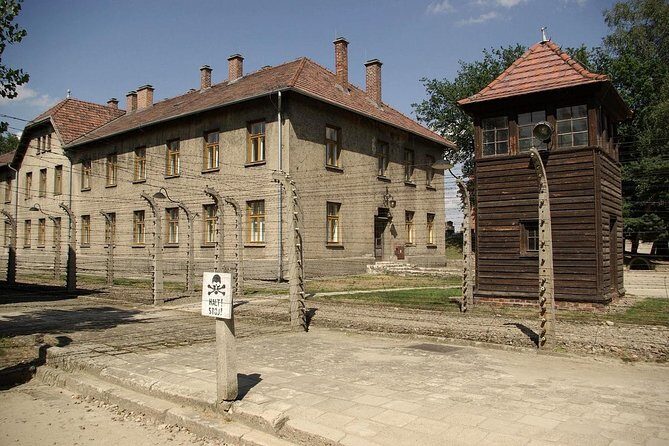 Auschwitz Small Group Tour from Warsaw with Lunch - The 14-hour rhythm: Warsaw pickup, coach ride, then Oswiecim