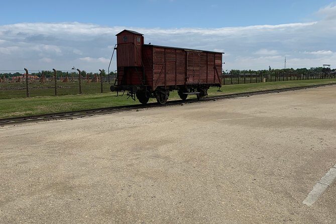 Auschwitz Trip From Krakow - English Speaking Guided Tour - Krakow to Auschwitz by minibus: how the ride actually helps