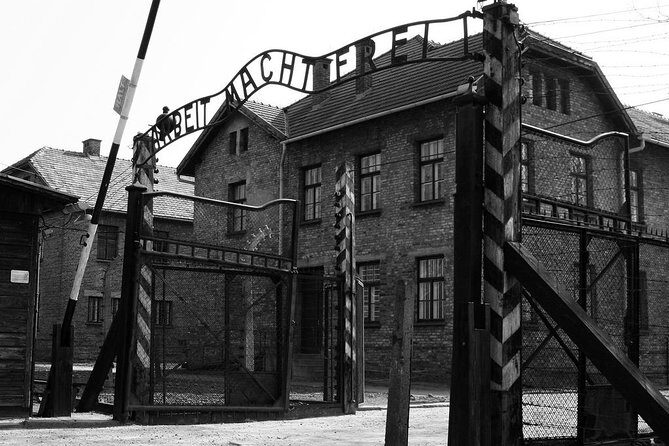 Day Trip: Auschwitz-Birkenau and Wieliczka Salt Mine from Krakow - Wieliczka Salt Mine at 4pm or 5pm: what “deep underground” feels like