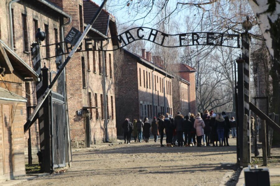 From Krakow: Auschwitz-Birkenau and Self-Guided Day Tour - Judenrampe Selection Ground: The Emotional Anchor of the Day