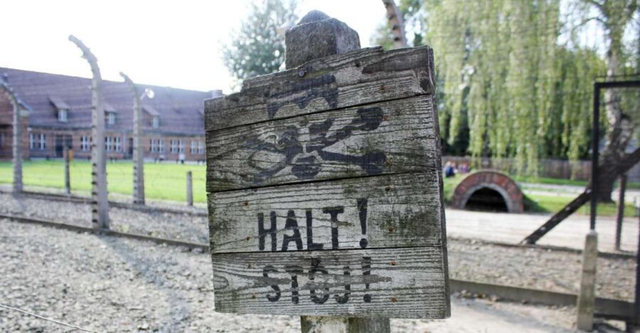 From Kraków: Auschwitz-Birkenau Memorial Guided Tour - Meeting at Krakville and Getting Onto the Coach