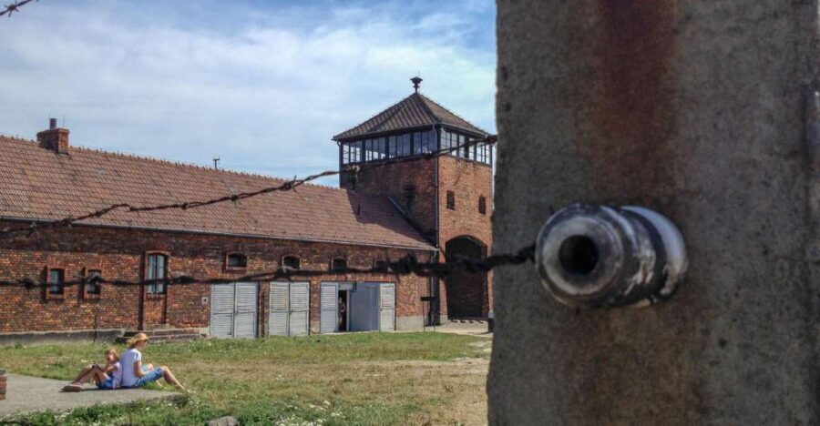 From Krakow: Auschwitz-Birkenau Private or Shared Tour - Krakow to Auschwitz-Birkenau: why the start matters