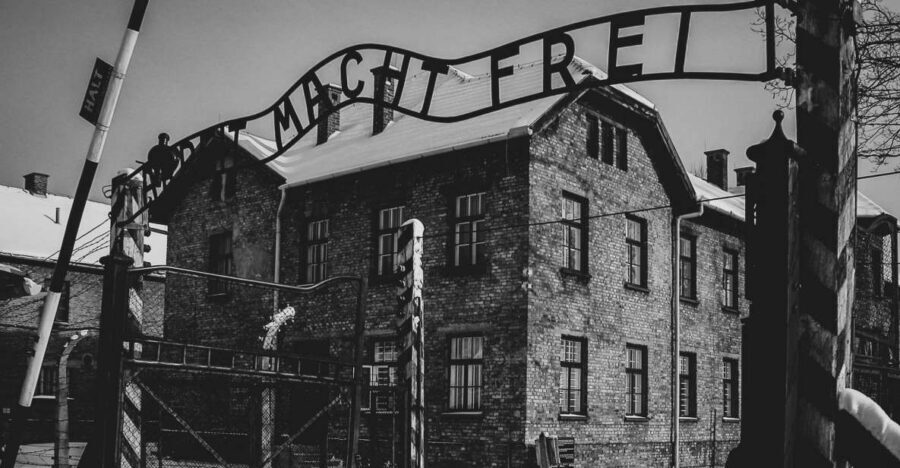From Krakow: Auschwitz Birkenau Self-Guided Tour - The road out of Krakow: bus time plus a break you’ll thank yourself for