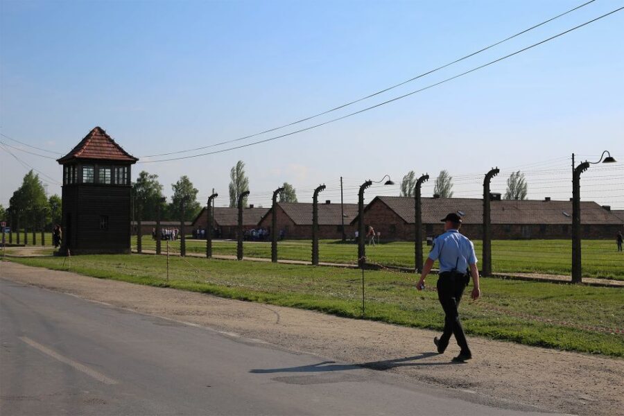 From Krakow: Auschwitz Birkenau Small Group Tour with Pickup - The Short Break: A Tiny Pause Before Birkenau
