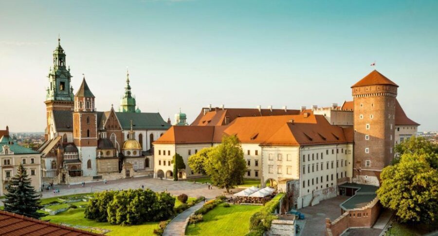 From Warsaw: Guided Tour to Auschwitz-Birkenau and Krakow - The Krakow pause: 30 minutes first, 2 hours later