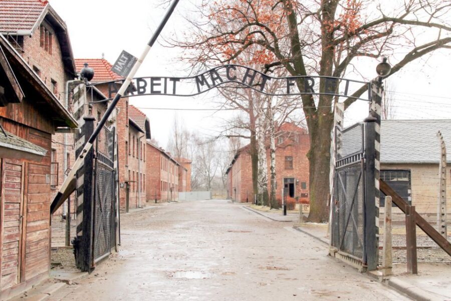 Krakow: Auschwitz-Birkenau and Salt Mine Guided Tour - The in-between stretch before the salt mine