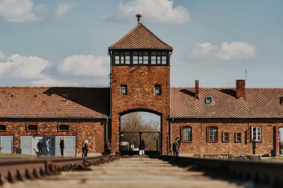 Krakow: Auschwitz-Birkenau Guided Tour with Transportation - The Long Coach Ride That Actually Sets the Tone