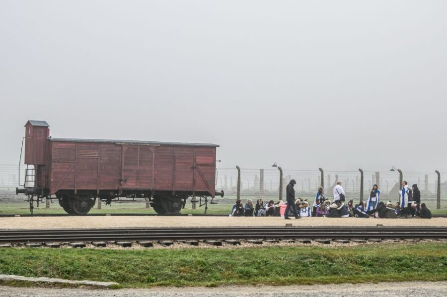 Kraków: Auschwitz-Birkenau & Salt Mine Full-Day Guided Tour - What to pack and the rules you should not ignore