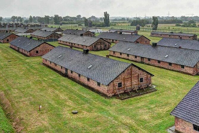 Krakow: Auschwitz-Birkenau Tour & Museum Expert Guide - Guide Style Matters: When the Day Feels Smooth vs. Chaotic