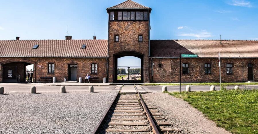 Krakow: Auschwitz-Birkenau & Wieliczka Salt Mine Day Tour - Should You Book This Auschwitz-Birkenau and Wieliczka Tour?