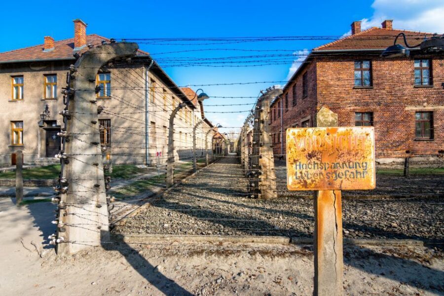 Krakow: Auschwitz Guided Tour with Optional Hotel Pickup - The lunch break: short reset before Birkenau