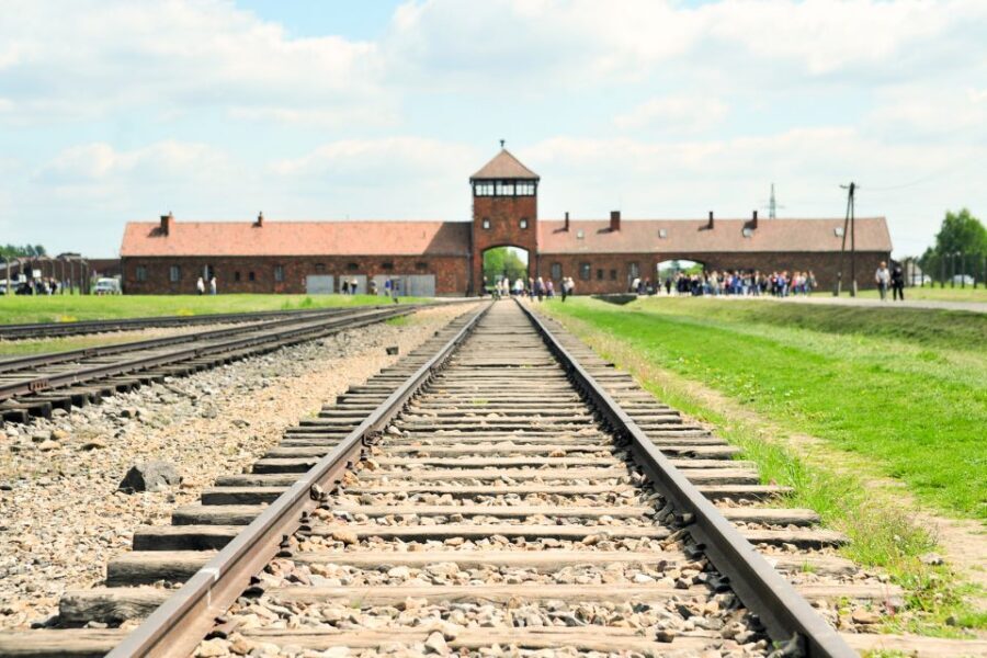 Krakow: Auschwitz Guided Tour with Pickup and Optional Lunch - Why this Krakow to Auschwitz day trip works