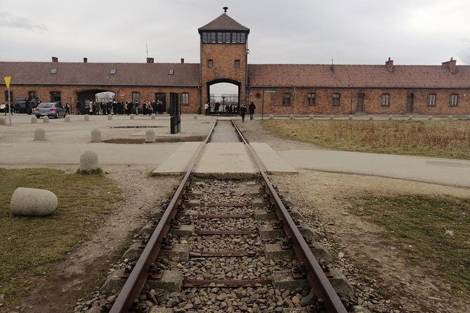 One Day Tour to Auschwitz-Birkenau from Warsaw by Car - Auschwitz and Birkenau with an English group guide: what you’re actually buying