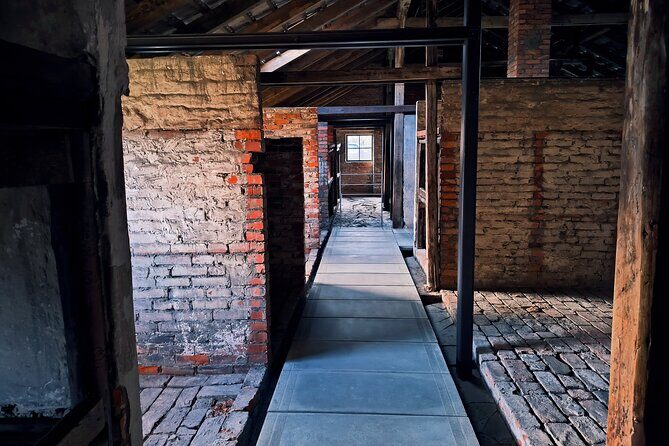 Private Guided Tour to Auschwitz & Birkenau from Krakow - The Höss residence: how the camp was organized at the top