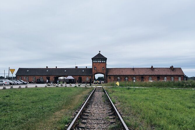 Private Guided Tour to Auschwitz & Birkenau from Krakow - Auschwitz I: the 2-hour visit that sets the framework